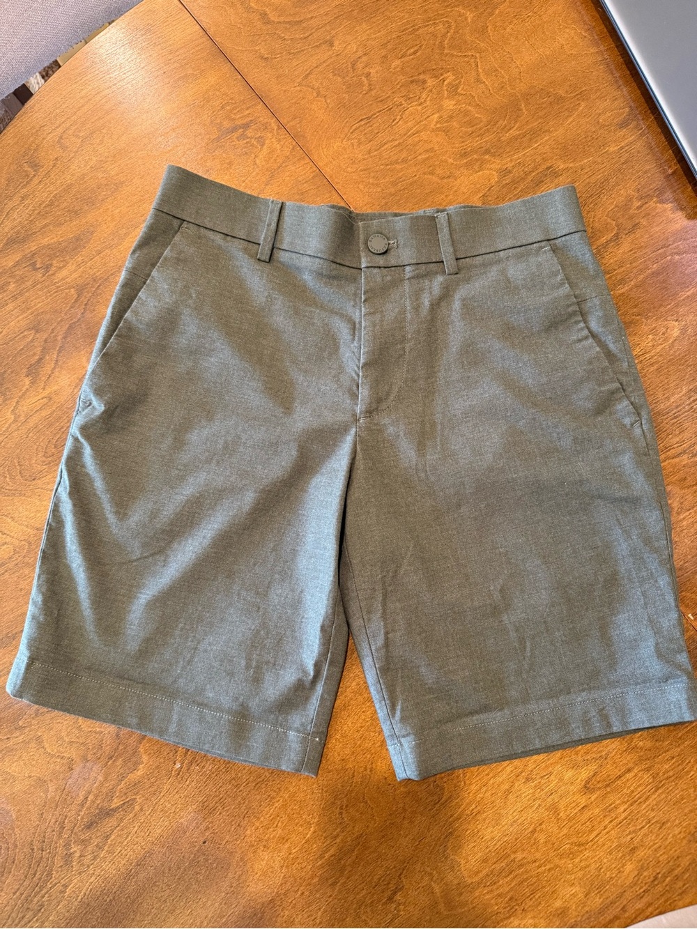 Banana Republic men’s chino shorts
